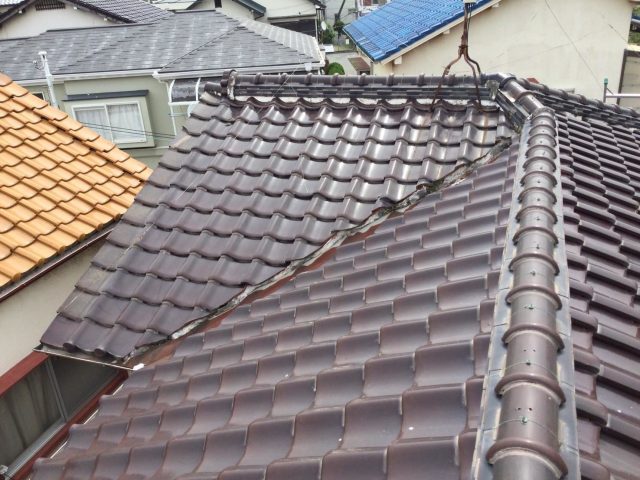 高砂市で谷板金が傷んでいた瓦屋根